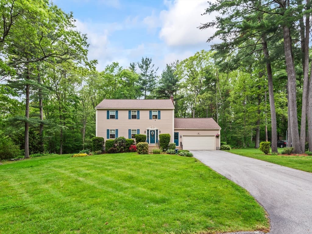 Single Family Residence at 3 Oakwood Dr, Webster MA 01570, Webster, photo 3 of 39