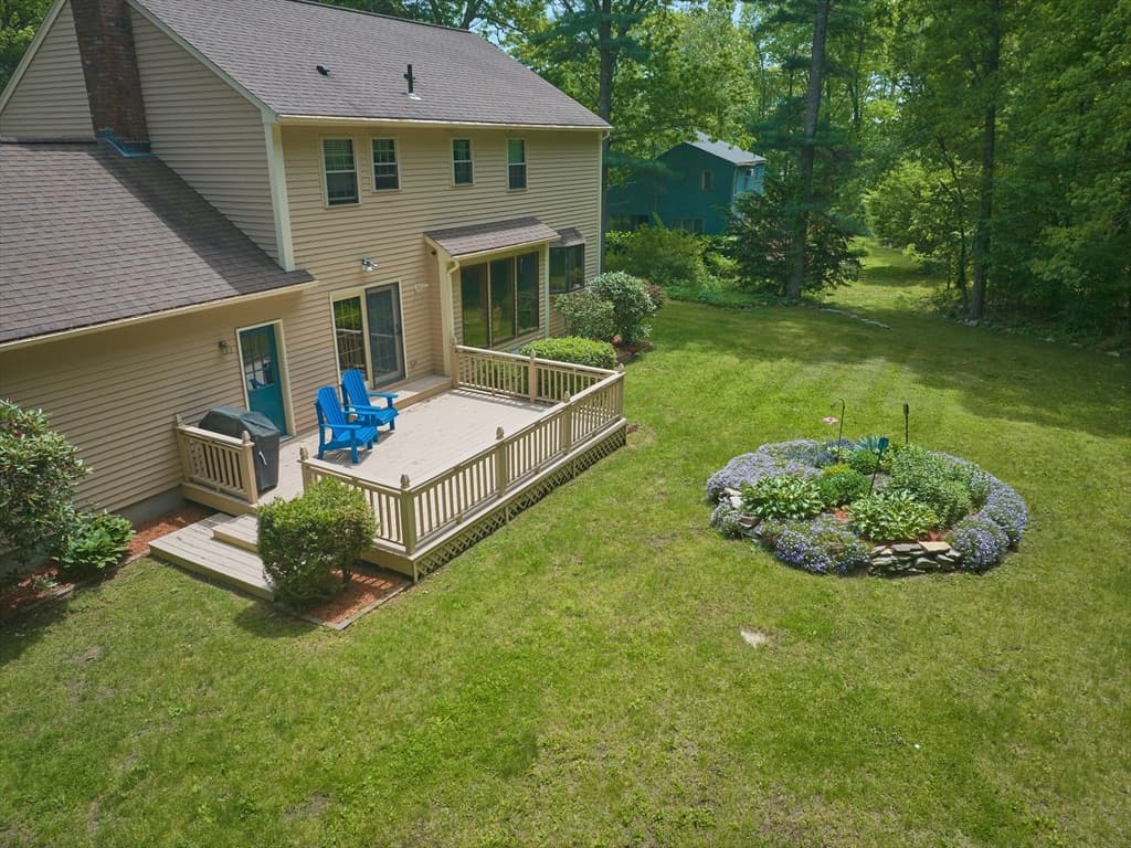 Single Family Residence at 3 Oakwood Dr, Webster MA 01570, Webster, photo 4 of 39