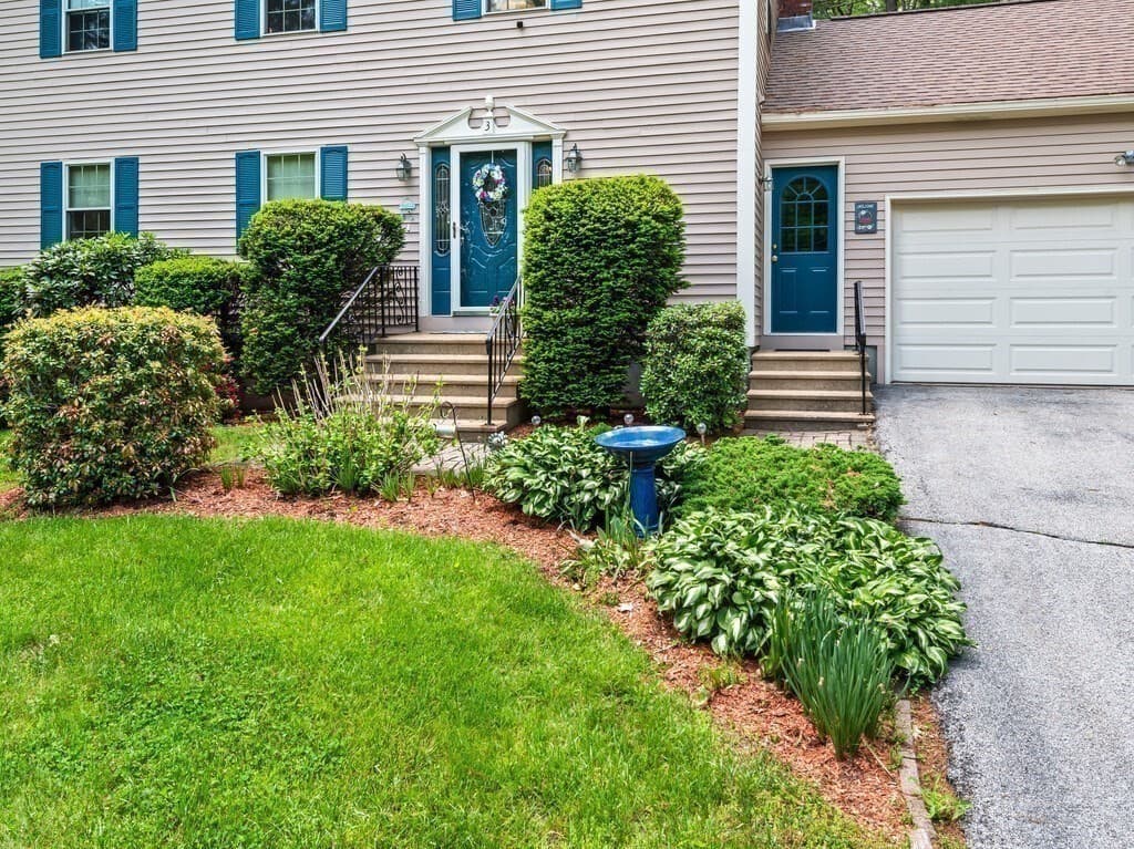 Single Family Residence at 3 Oakwood Dr, Webster MA 01570, Webster, photo 8 of 39