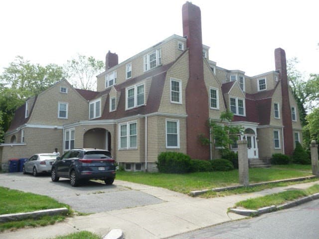 52 Ash St, New Bedford MA 02740