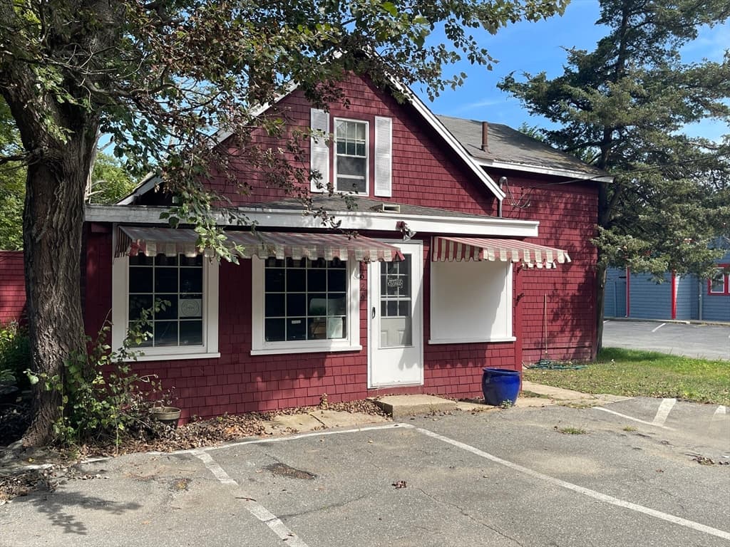 628 Craigville Beach Rd, Barnstable MA 02632