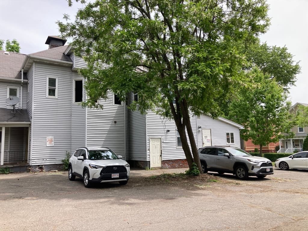 4 Family at 223 Elm, Holyoke MA 01040, Holyoke, photo 5 of 14