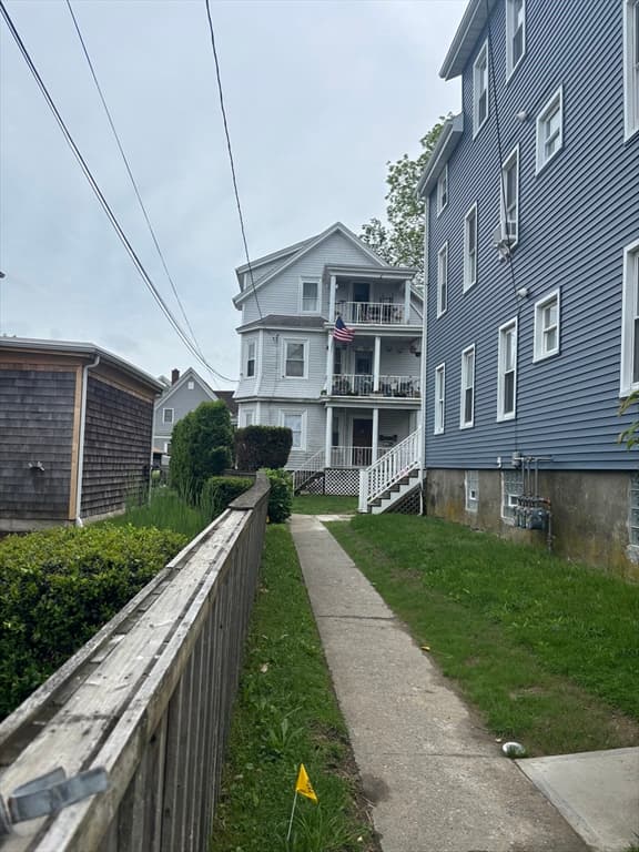 51 Summerfield St, Fall River MA 02720
