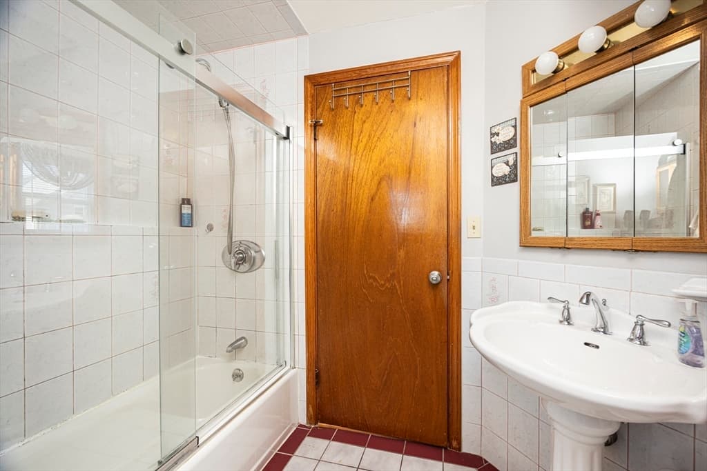 Single Family Residence at 188 Washington St, New Bedford MA 02740, New Bedford, photo 27 of 36