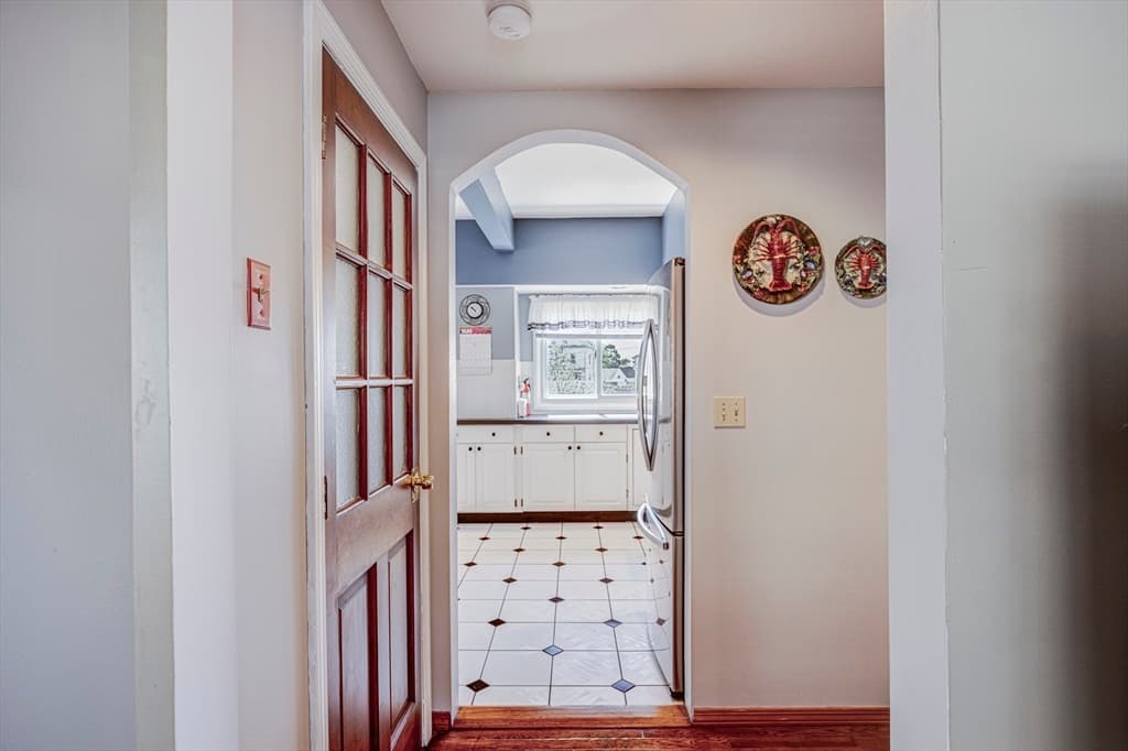 Single Family Residence at 188 Washington St, New Bedford MA 02740, New Bedford, photo 5 of 36