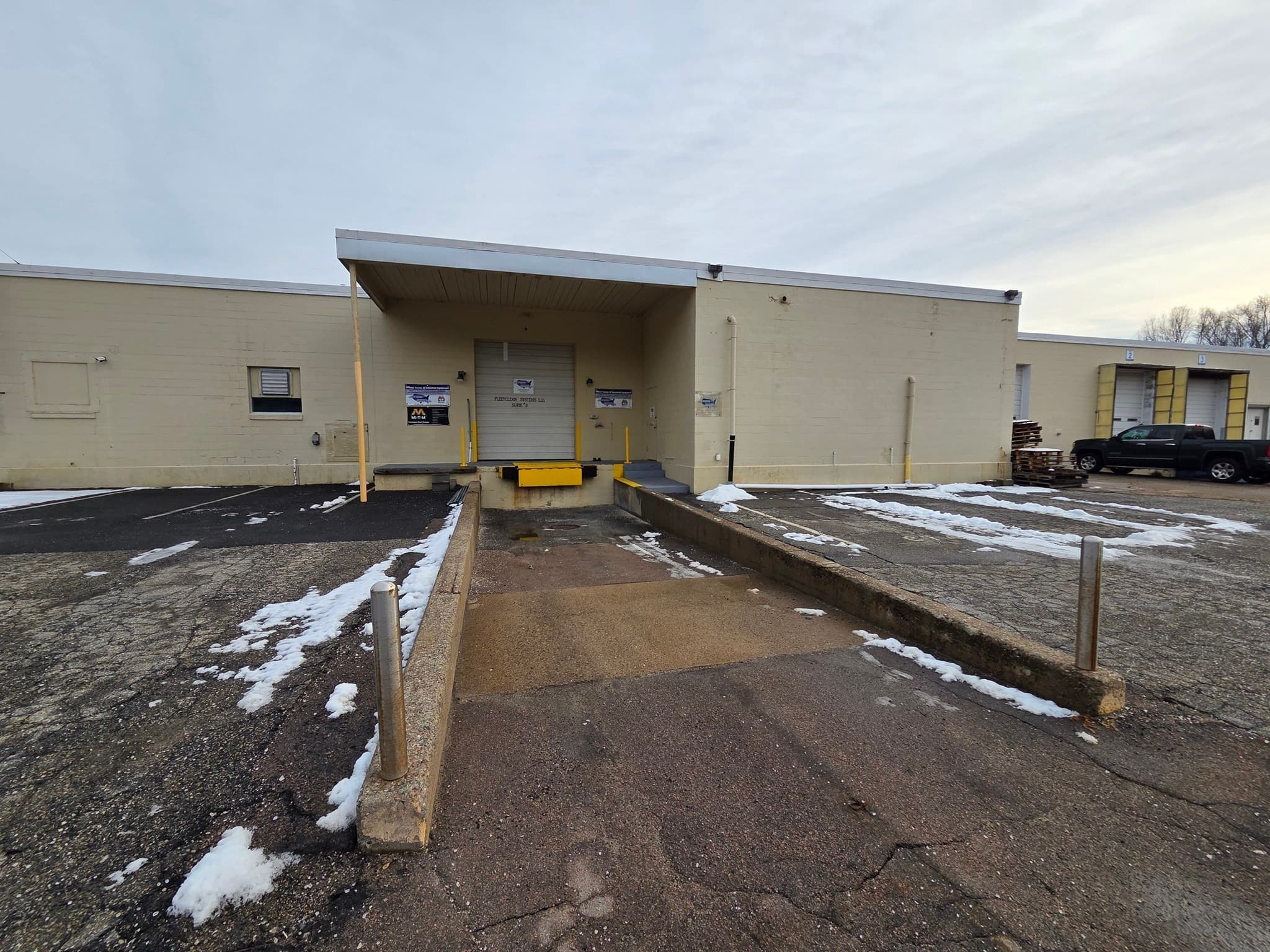 1 Tupperware # 4D, North Smithfield RI 02896