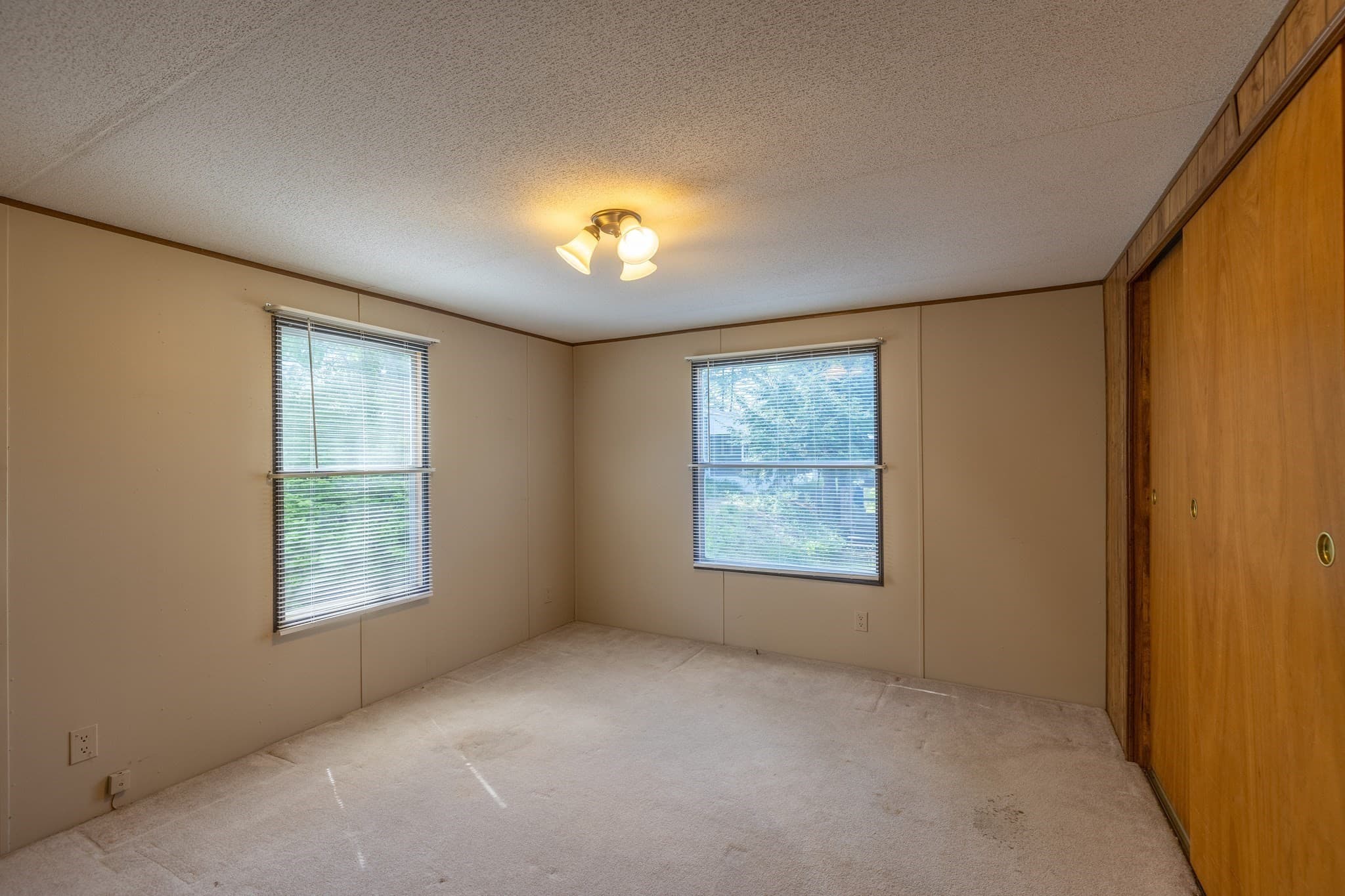Mobile Home at 131 Pine Ave, Sturbridge MA 01566, photo 20 of 28