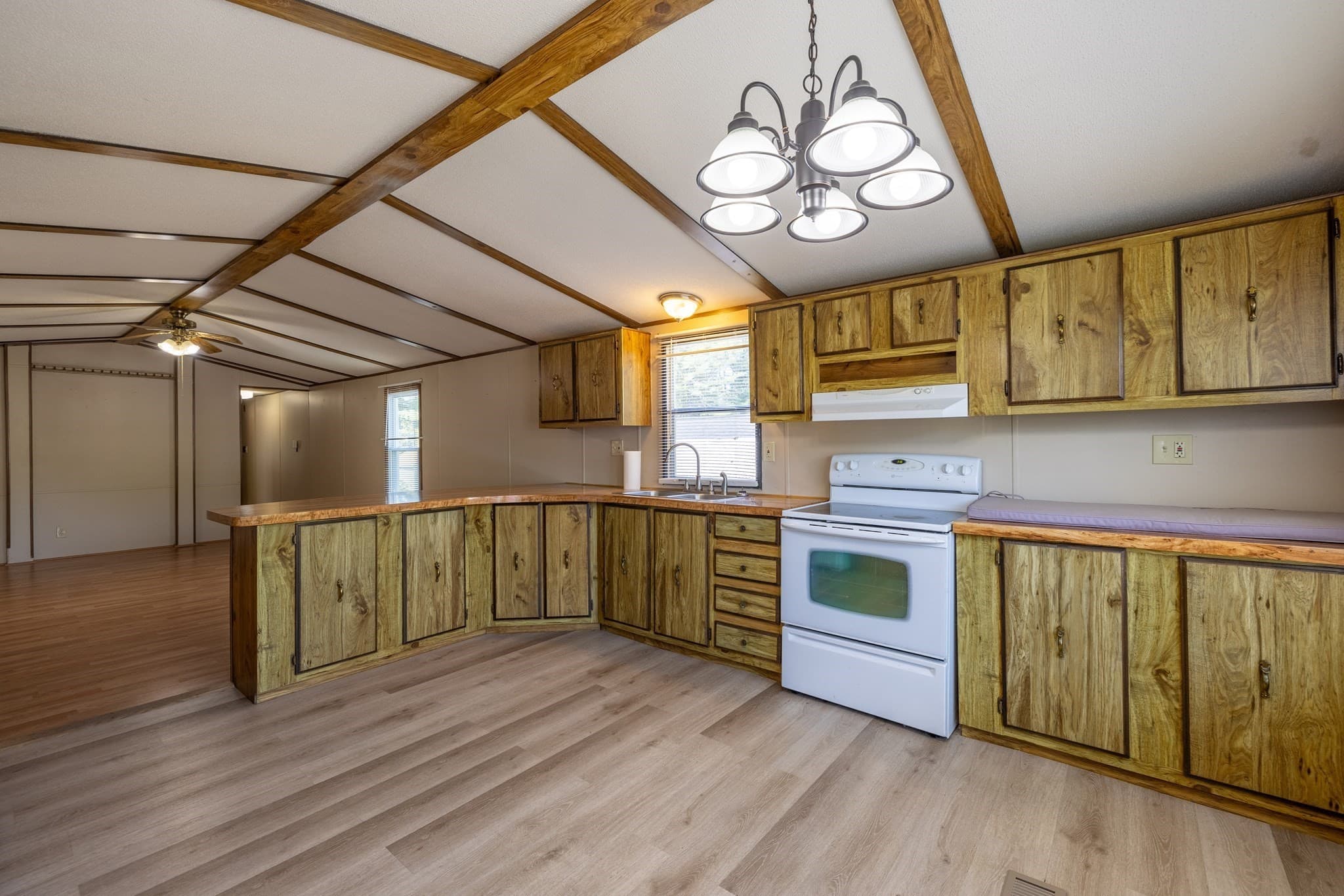 Mobile Home at 131 Pine Ave, Sturbridge MA 01566, photo 9 of 28