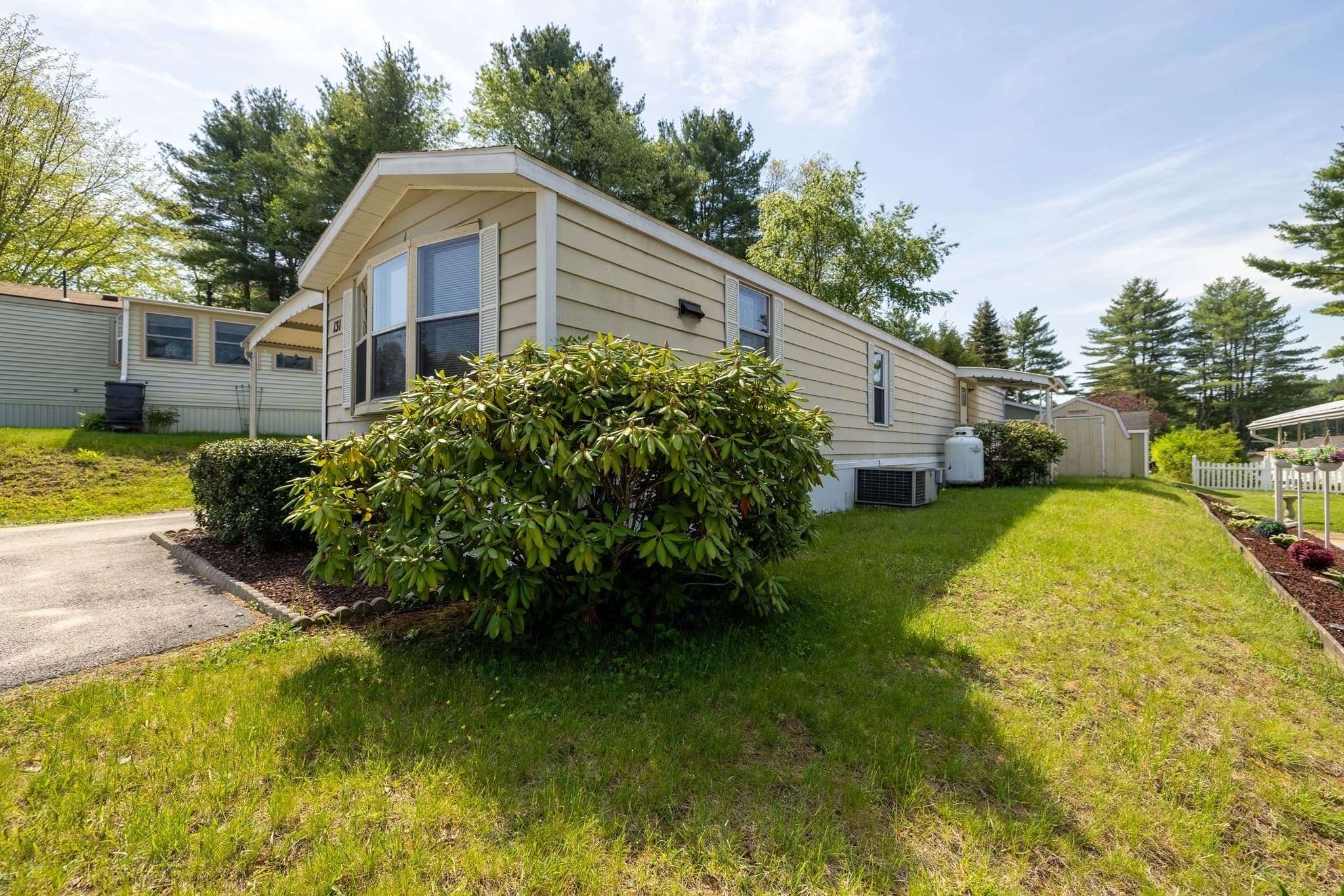 Mobile Home at 131 Pine Ave, Sturbridge MA 01566, photo 4 of 28