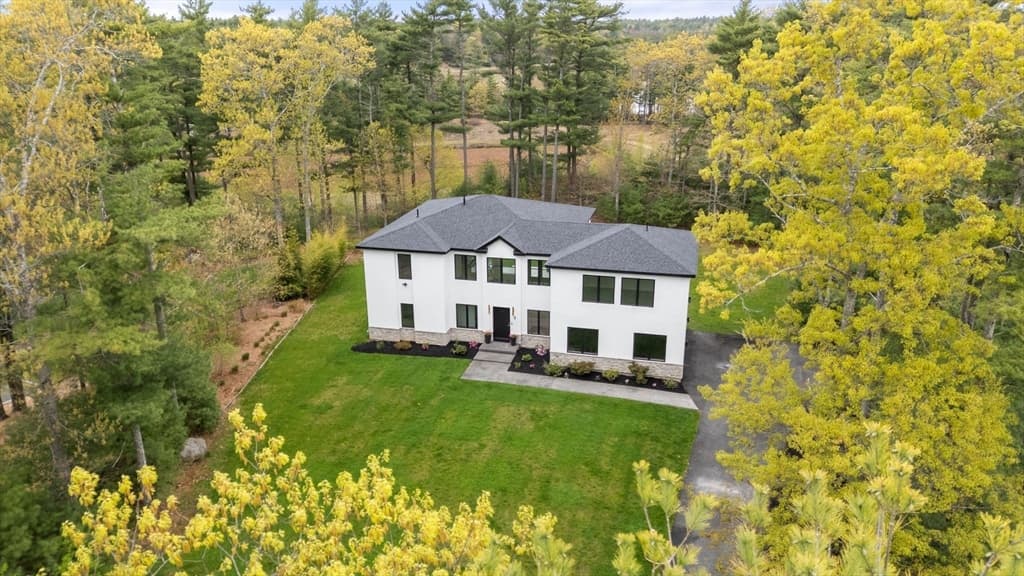 3 Kestrel Way, Carver MA 02330