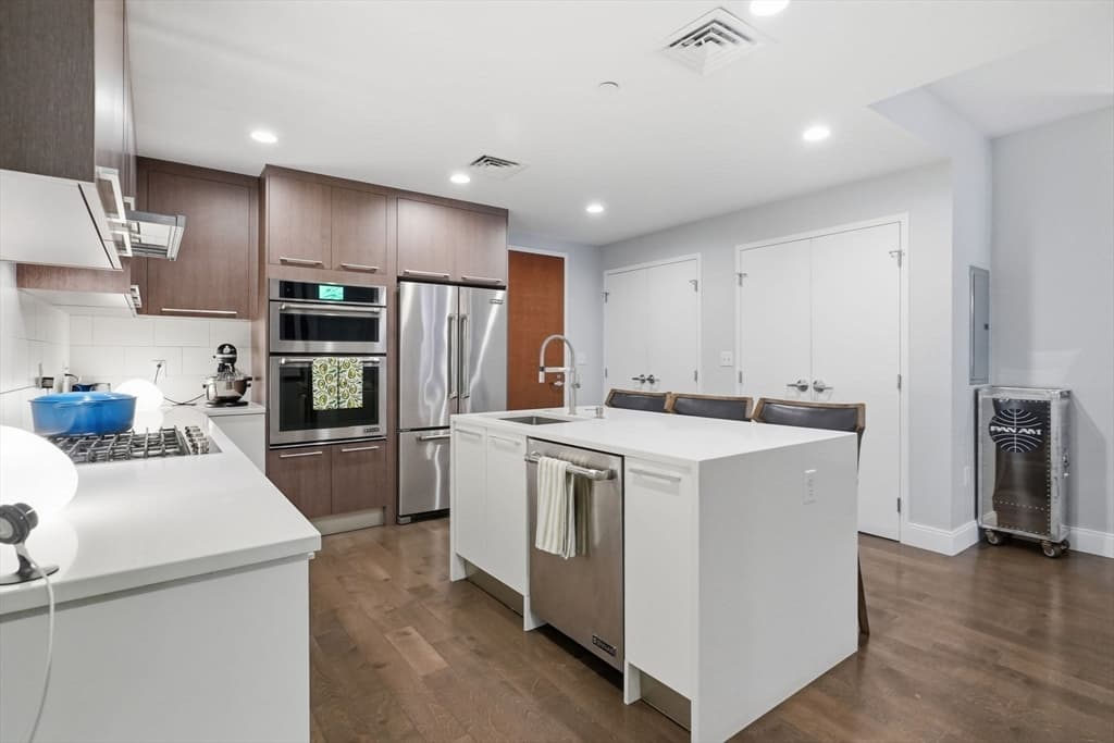 Condominium at 150 Dorchester Ave # 215, Boston MA 02127, Boston, photo 8 of 25