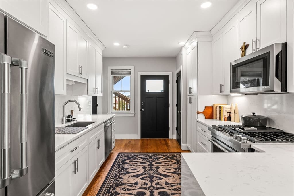 66 Falcon St # 4, Boston MA 02128