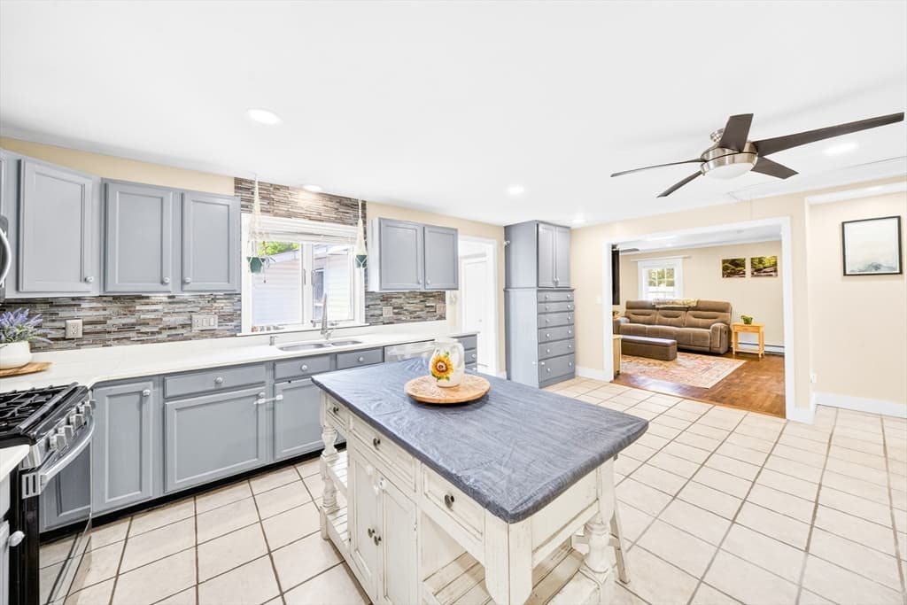 84 Fowler Rd, Lowell MA 01854