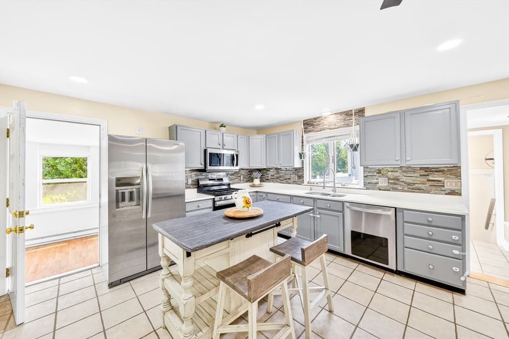 84 Fowler Rd, Lowell MA 01854 photo 9
