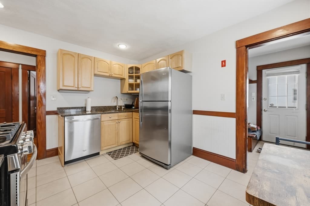 Condominium at 233 Lowell St # 1, Waltham MA 02453, Waltham, photo 12 of 22