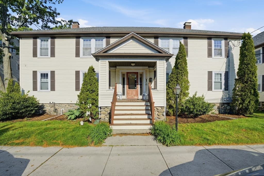 Condominium at 233 Lowell St # 1, Waltham MA 02453, Waltham, photo 3 of 22