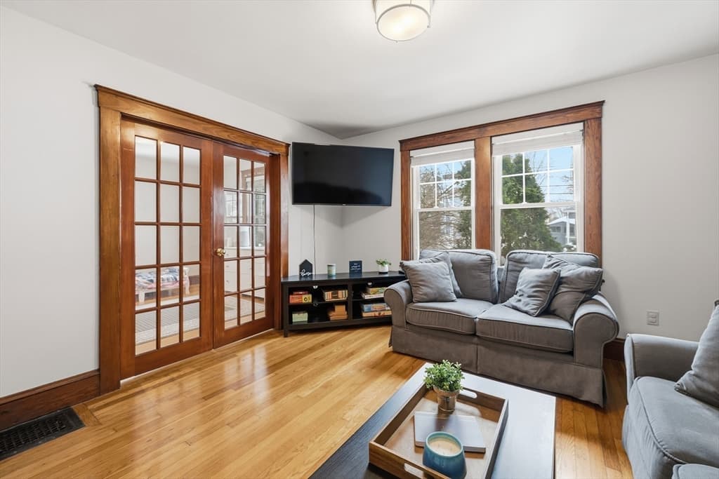 Condominium at 233 Lowell St # 1, Waltham MA 02453, Waltham, photo 4 of 22