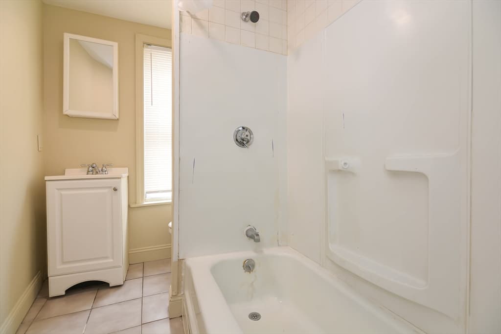2 Family - 2 Units Up/Down at 10 Essex Ct, Lynn MA 01902, Lynn, photo 22 of 37