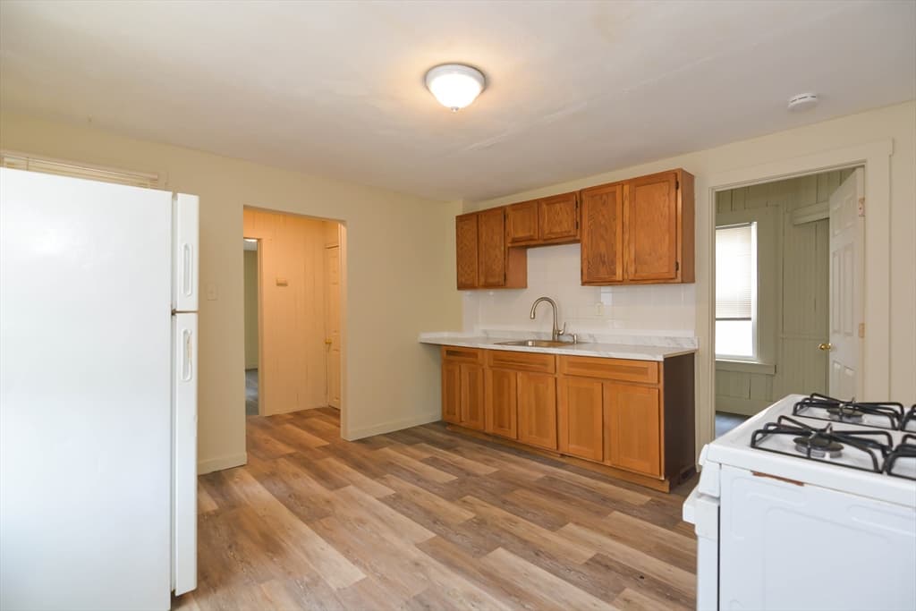 2 Family - 2 Units Up/Down at 10 Essex Ct, Lynn MA 01902, Lynn, photo 28 of 37