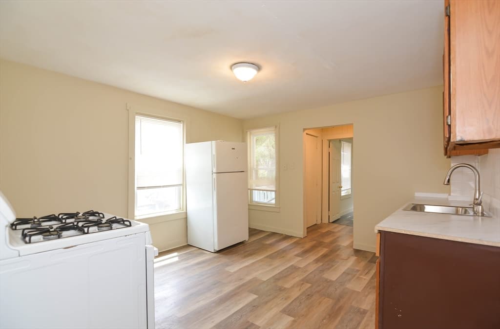 2 Family - 2 Units Up/Down at 10 Essex Ct, Lynn MA 01902, Lynn, photo 30 of 37