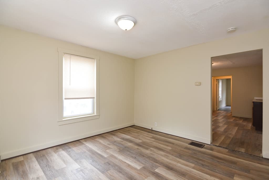 2 Family - 2 Units Up/Down at 10 Essex Ct, Lynn MA 01902, Lynn, photo 34 of 37