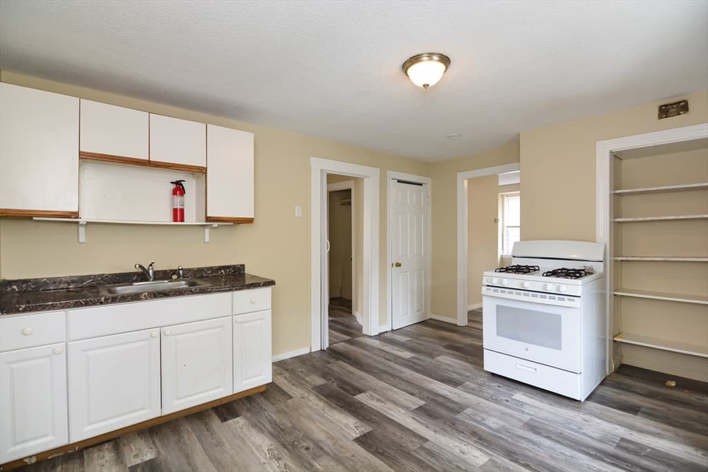 2 Family - 2 Units Up/Down at 10 Essex Ct, Lynn MA 01902, Lynn, photo 11 of 37