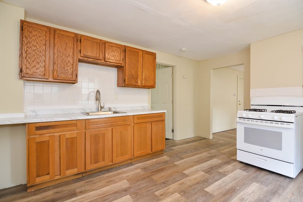 2 Family - 2 Units Up/Down at 10 Essex Ct, Lynn MA 01902, Lynn, photo 29 of 37