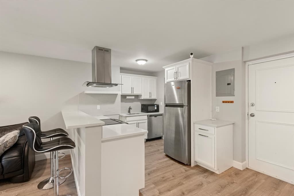 26 W Wyoming Avenue # 2D, Melrose MA 02176 photo 5