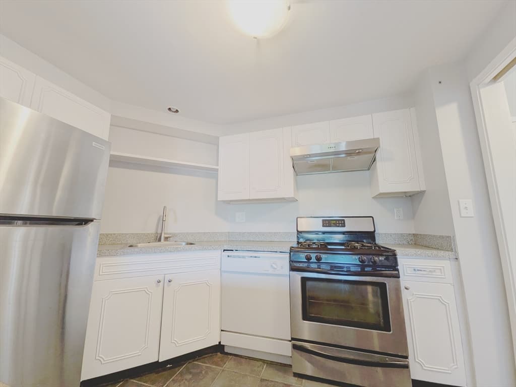 22 Chestnut Pl # 306, Brookline MA 02445 photo 5