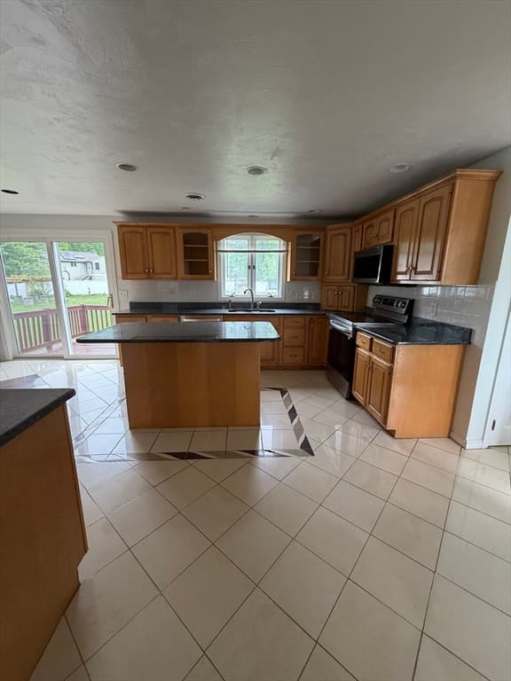 Single Family Residence at 65 Tiffany Dr, Randolph MA 02368, Randolph, photo 4 of 33