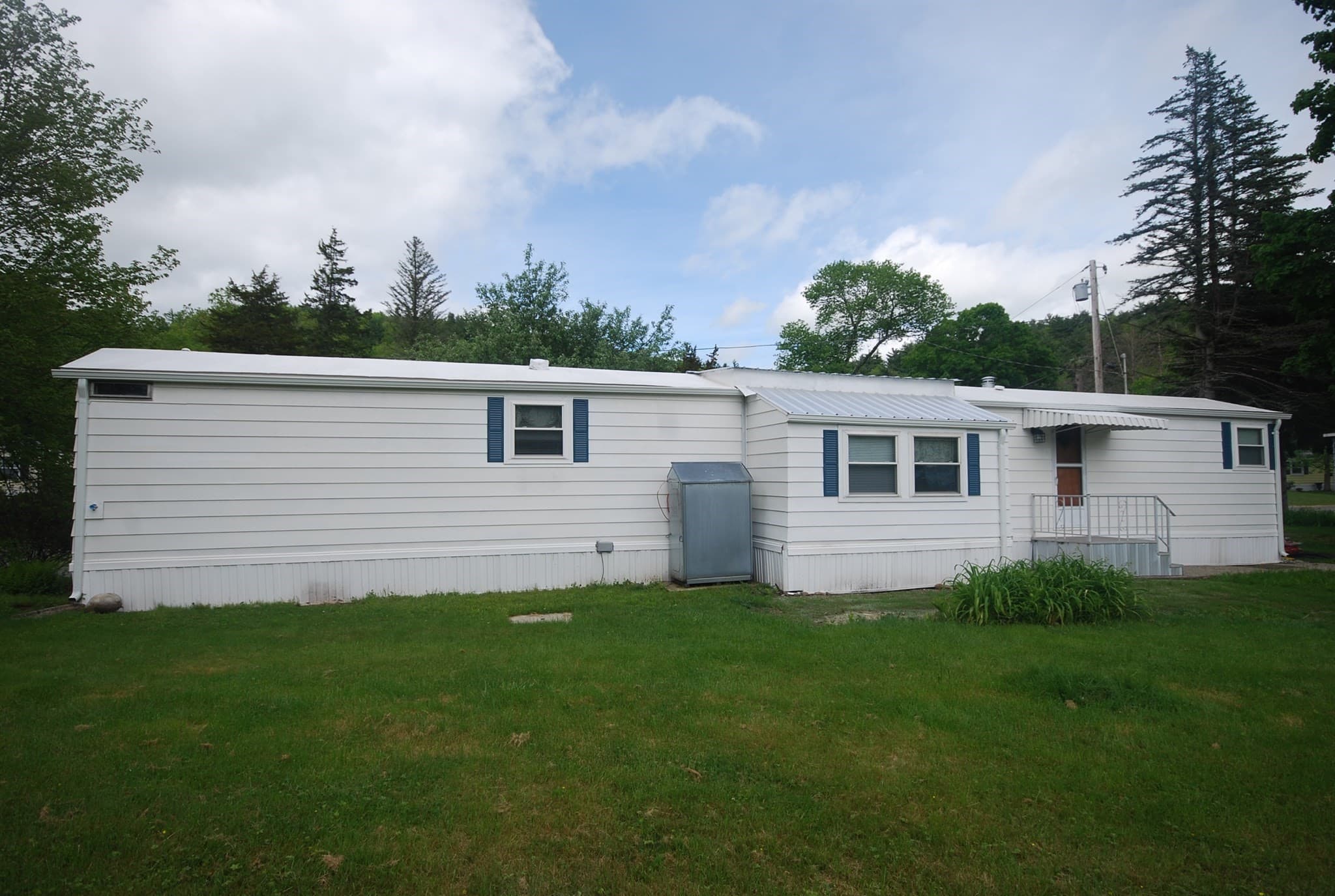 Mobile Home at 18 Riverview Circle, Brimfield MA 01010, photo 4 of 34