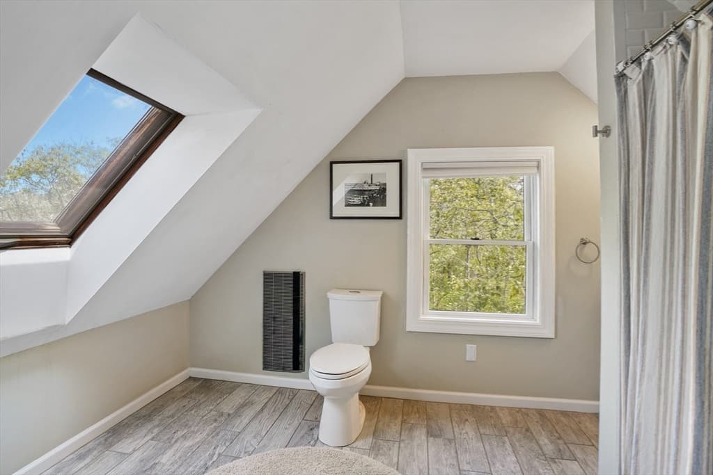 Single Family Residence at 10 North Bog Rd, Edgartown MA 02539, Edgartown, photo 28 of 34