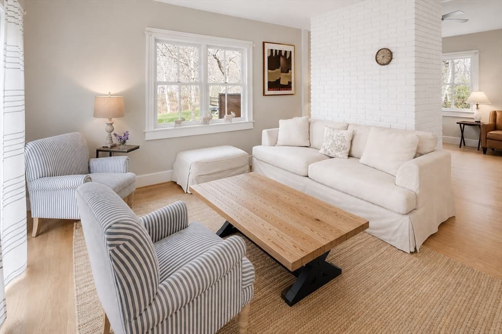 Single Family Residence at 10 North Bog Rd, Edgartown MA 02539, Edgartown, photo 15 of 34