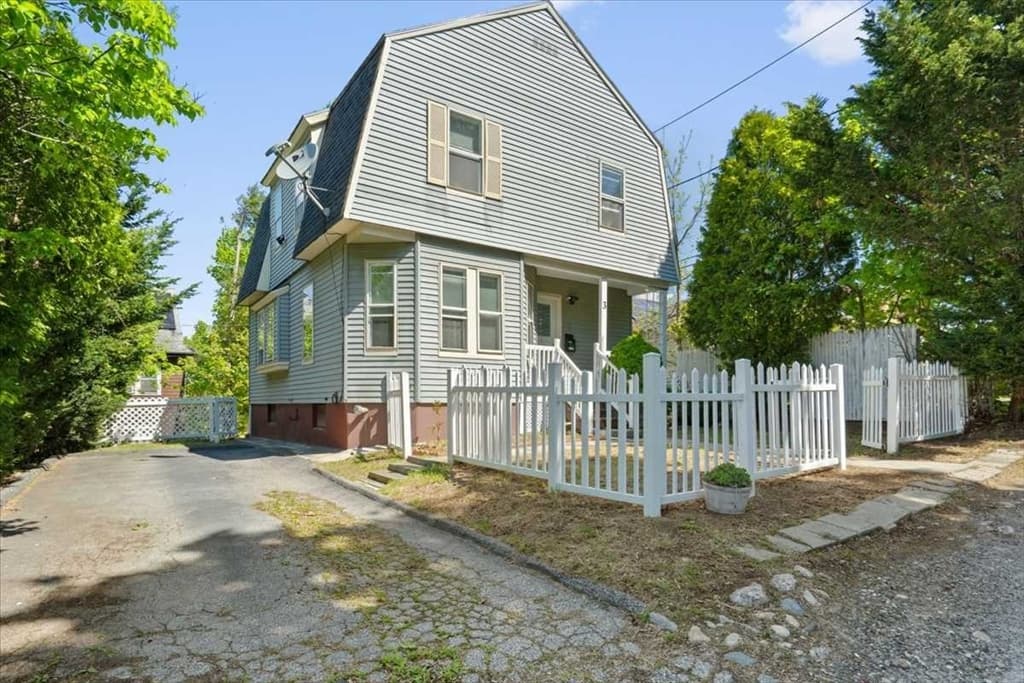 3 Wallace St, Worcester MA 01605 photo 2