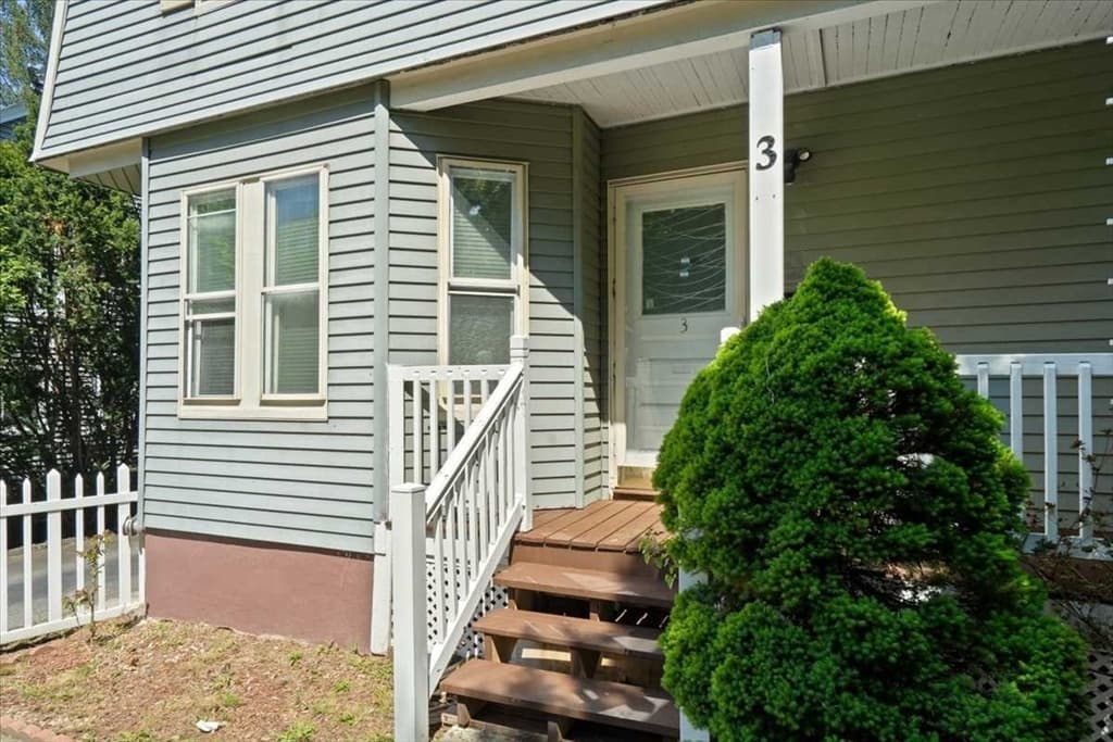 3 Wallace St, Worcester MA 01605 photo 3