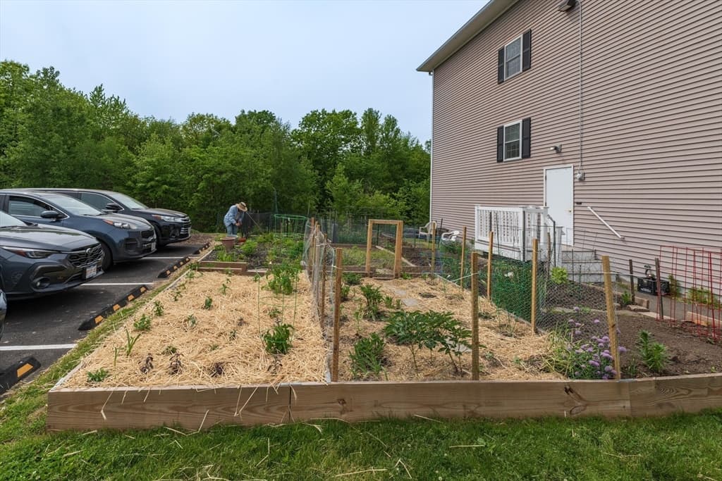 Condominium at 24 Greenleaves # 416, Amherst MA 01002, Amherst, photo 16 of 17