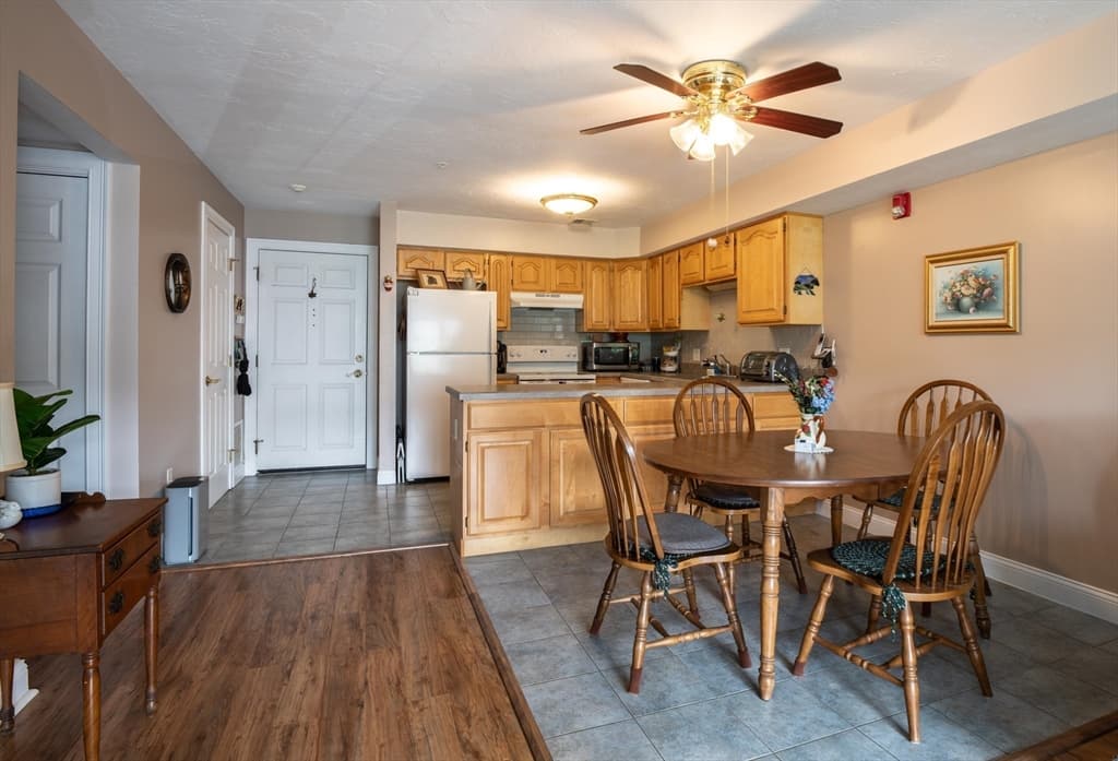 Condominium at 24 Greenleaves # 416, Amherst MA 01002, Amherst, photo 3 of 17