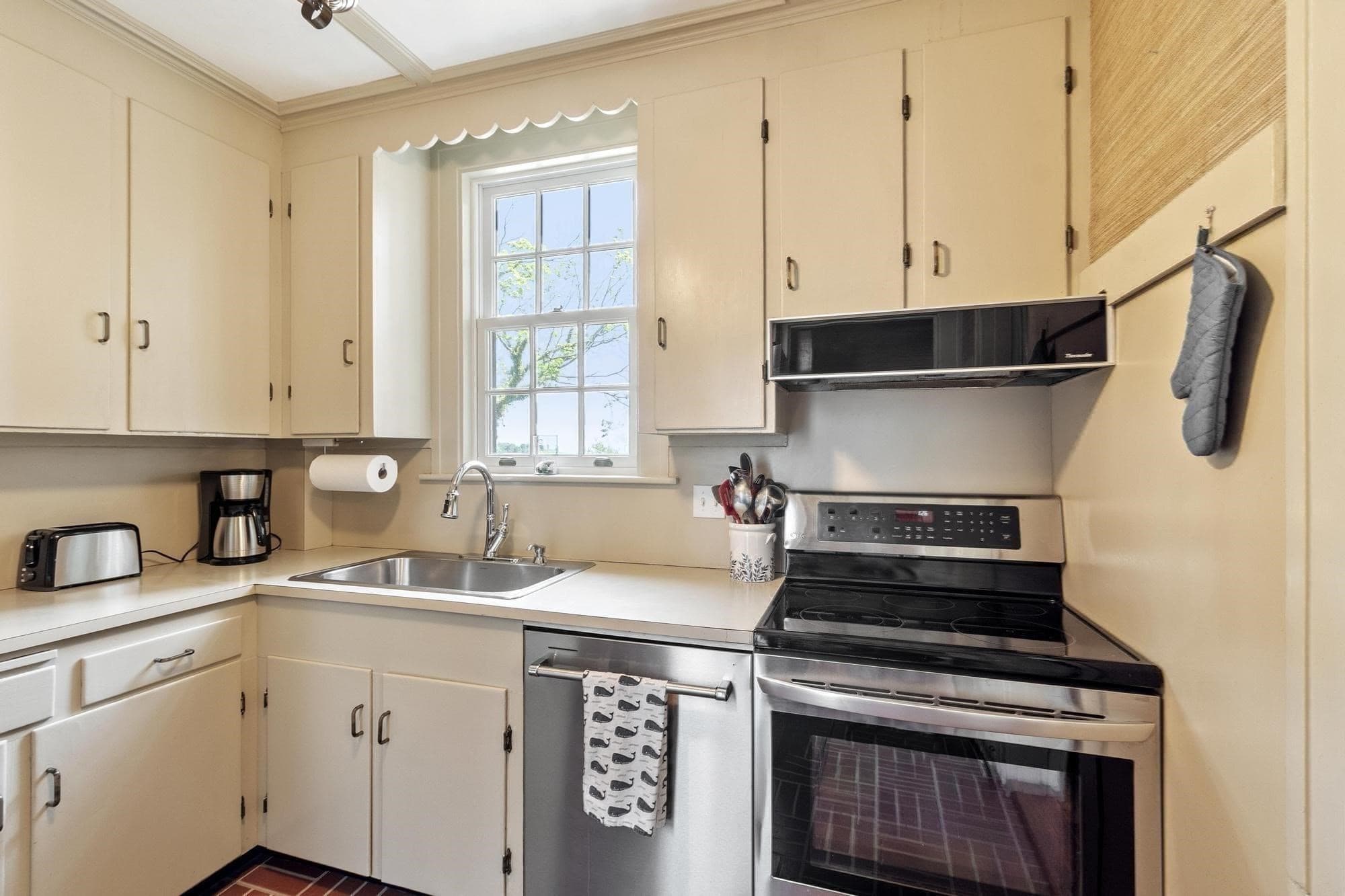Single Family Residence at 89 Lothrop Street, Beverly MA 01915, Beverly, photo 19 of 41