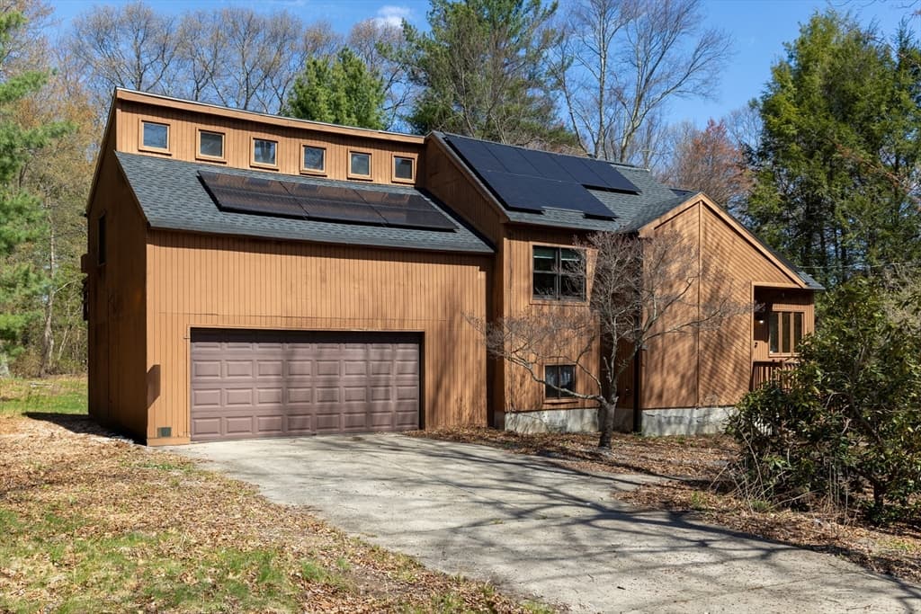 Single Family Residence at 3 Rogler Farm Rd, Smithfield RI 02917, Smithfield, photo 2 of 14