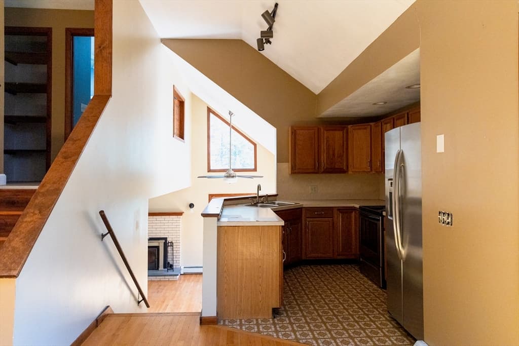 Single Family Residence at 3 Rogler Farm Rd, Smithfield RI 02917, Smithfield, photo 6 of 14