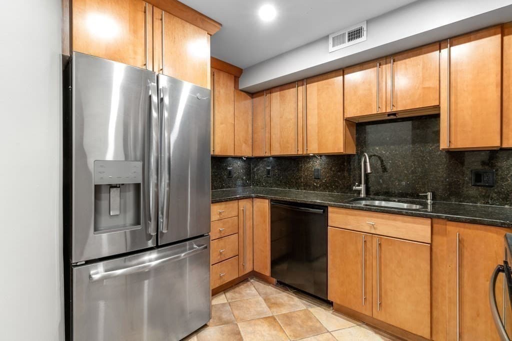 Condominium at 103 Charter St # 1, Boston MA 02113, photo 7 of 19