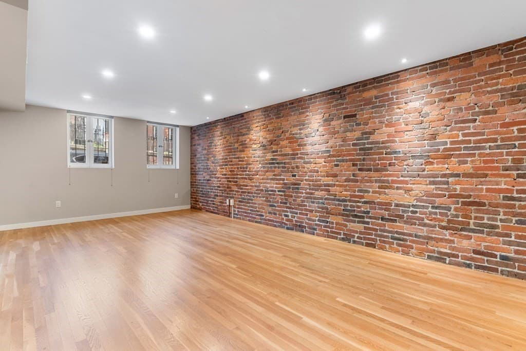 Condominium at 103 Charter St # 1, Boston MA 02113, photo 3 of 19