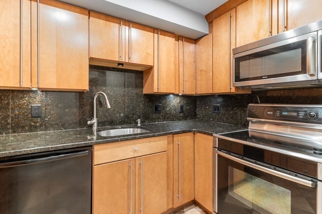 Condominium at 103 Charter St # 1, Boston MA 02113, photo 8 of 19