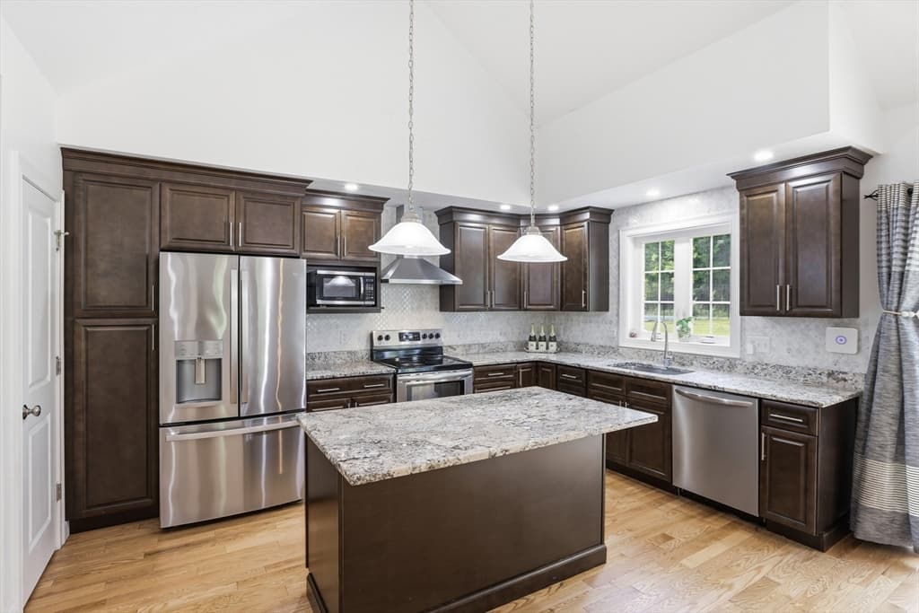 Condominium at 1 Patricia Way # 1, Littleton MA 01460, Littleton, photo 7 of 28