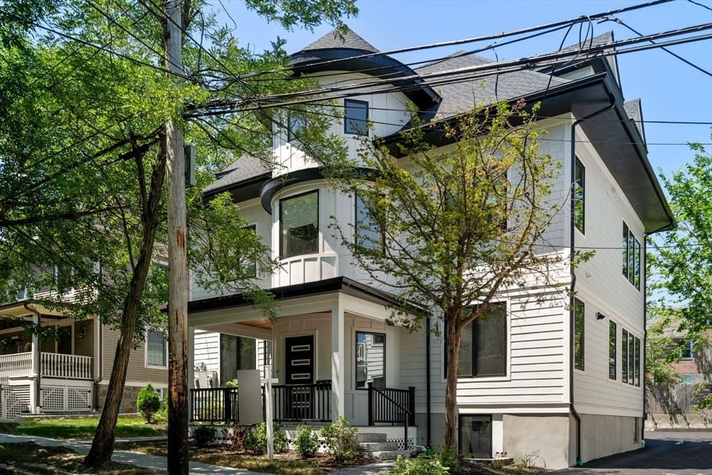 116 Thorndike St # 1A, Brookline MA 02446