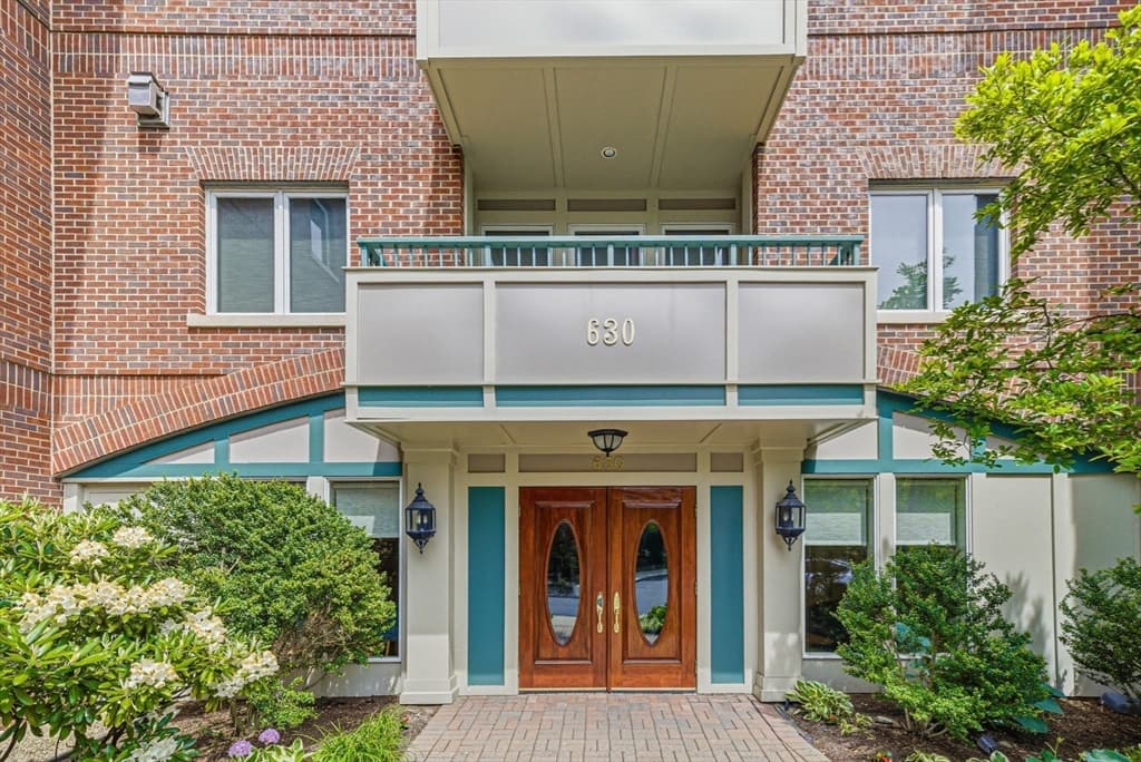 630 Hammond St # 209, Brookline MA 02467 photo 2