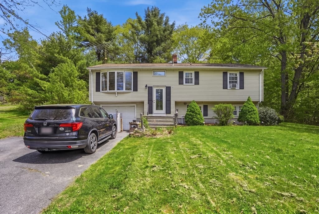 12 Valerie Circle, Ashburnham MA 01430