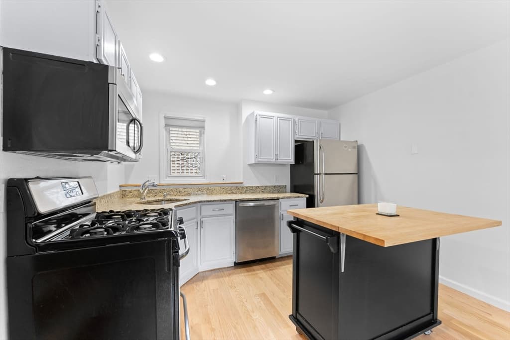 Condominium at 224 W 6th St # 1, Boston MA 02127, Boston, photo 3 of 20