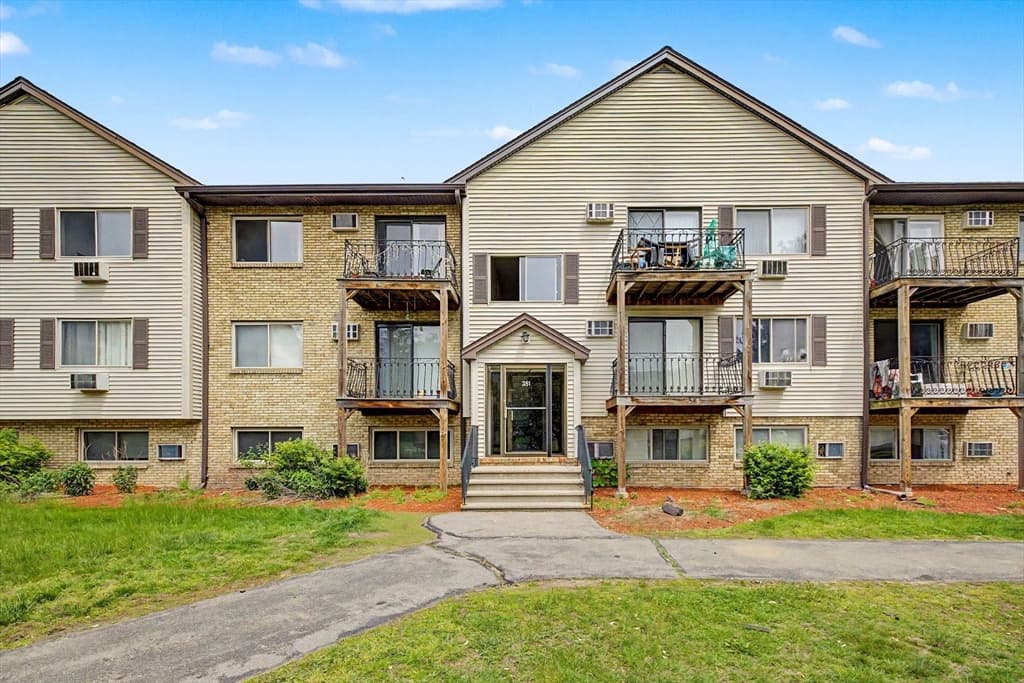 351 Pawtucket Blvd # 7, Lowell MA 01854 photo 4