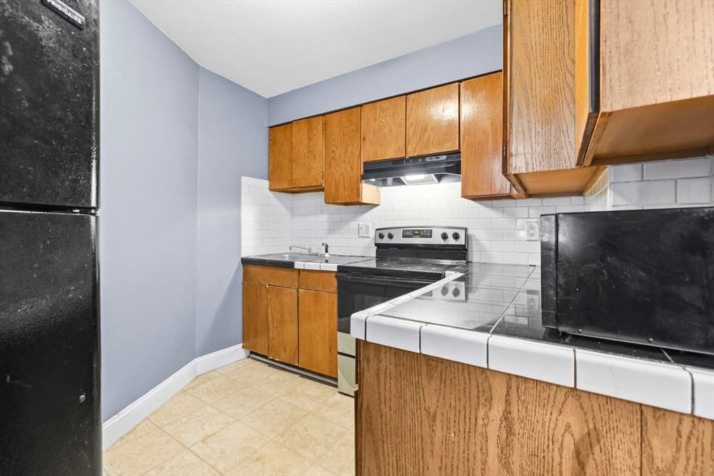 Condominium at 100 Lanark Rd # 4, Boston MA 02135, photo 2 of 11